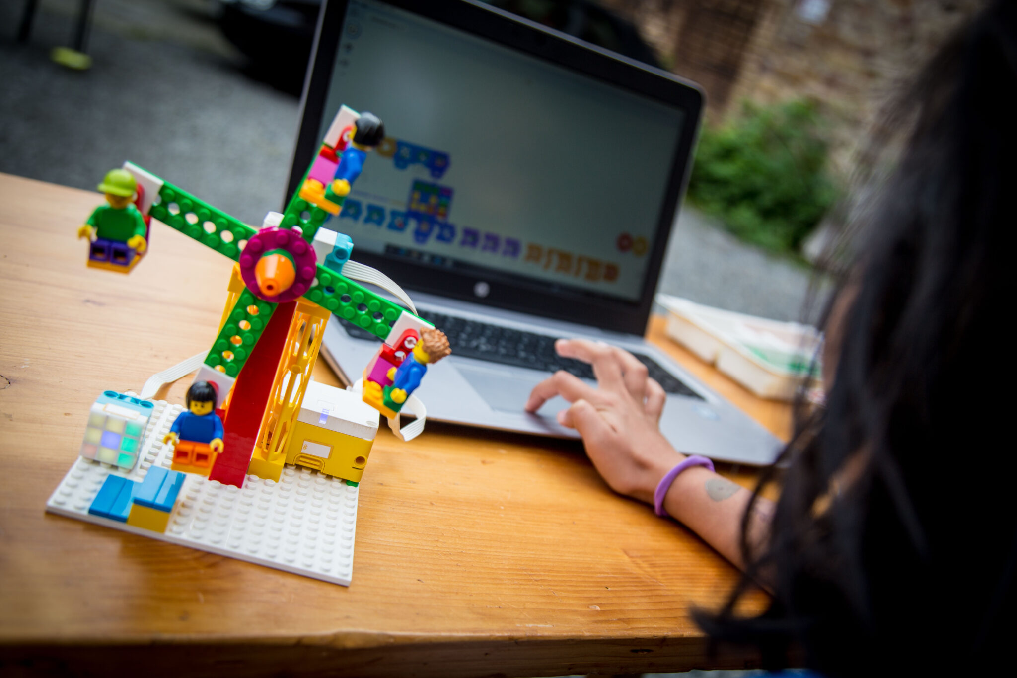 Clever Coding mit LEGO® Spike Essential (7 - 10 Jahre) - Forscherfreunde